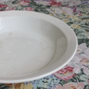 Plat creux saladier blanc en terre de fer Gien