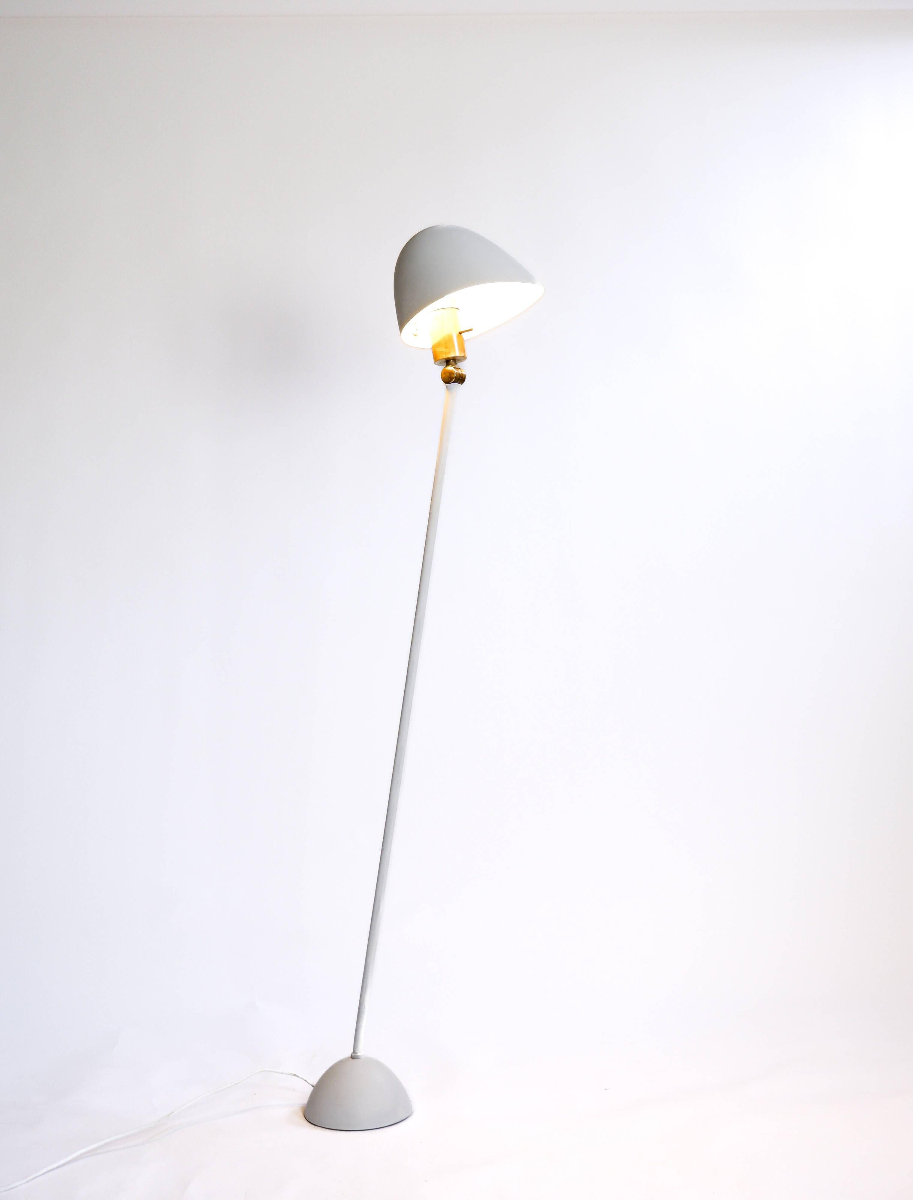 Hans Agne Jakobsson rare floor lamp model G33. Circa 1960