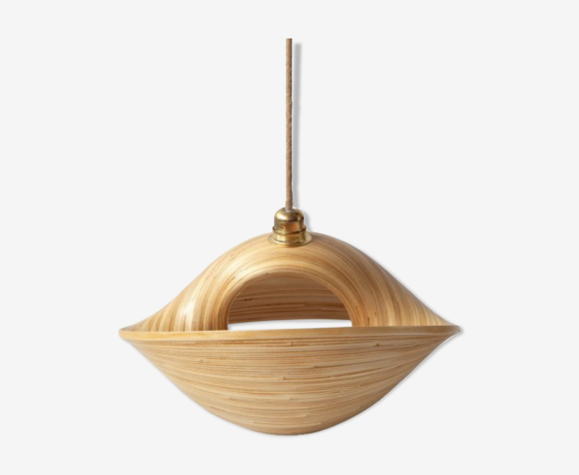Luminaire design en bambou moyen format