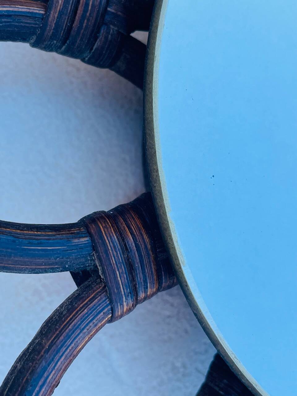 Miroir ovale en bambou et rotin, circa 1960