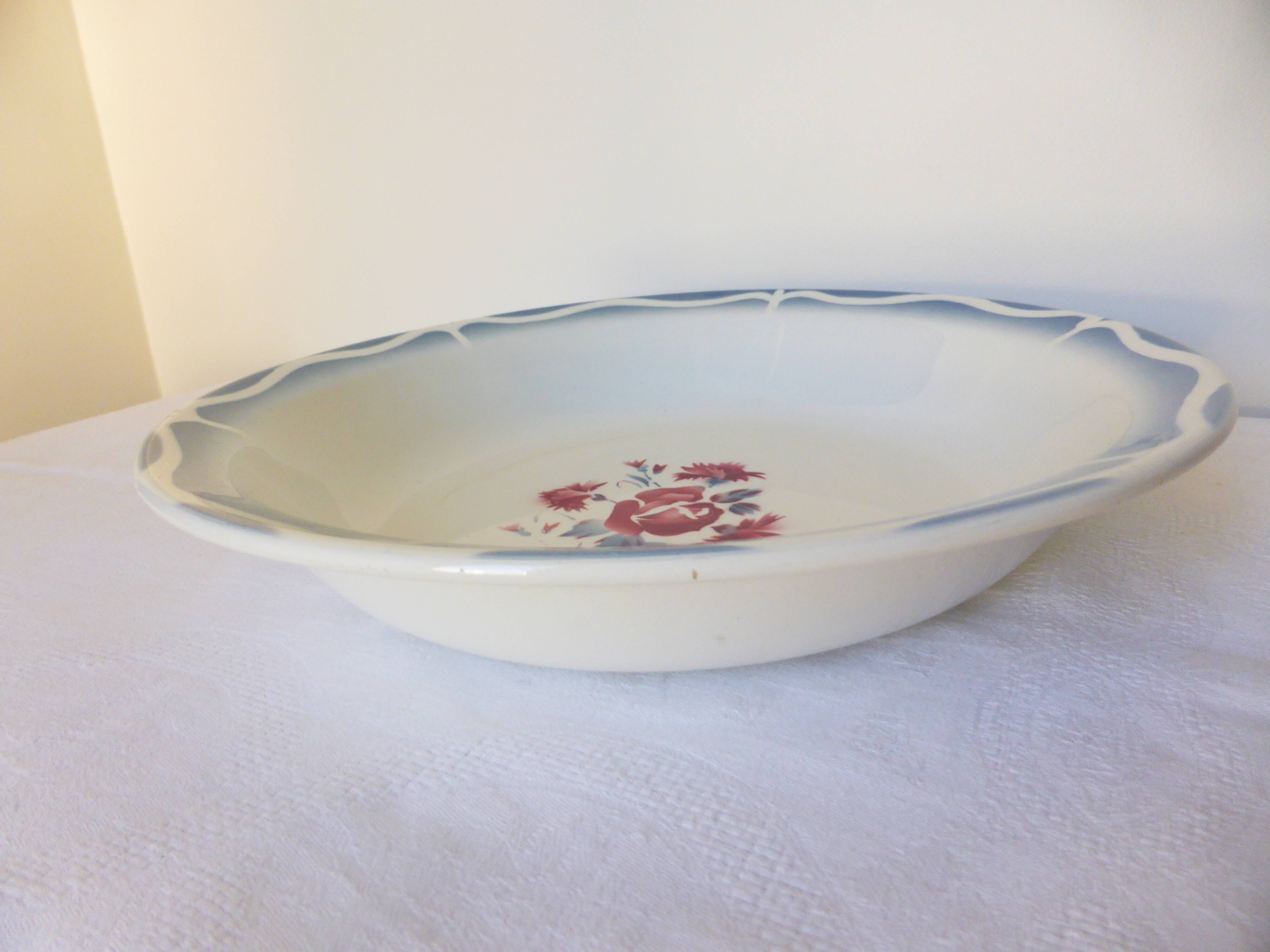 1 round hollow serving dish from Digoin Sarreguemines model Nina Rosa 21061