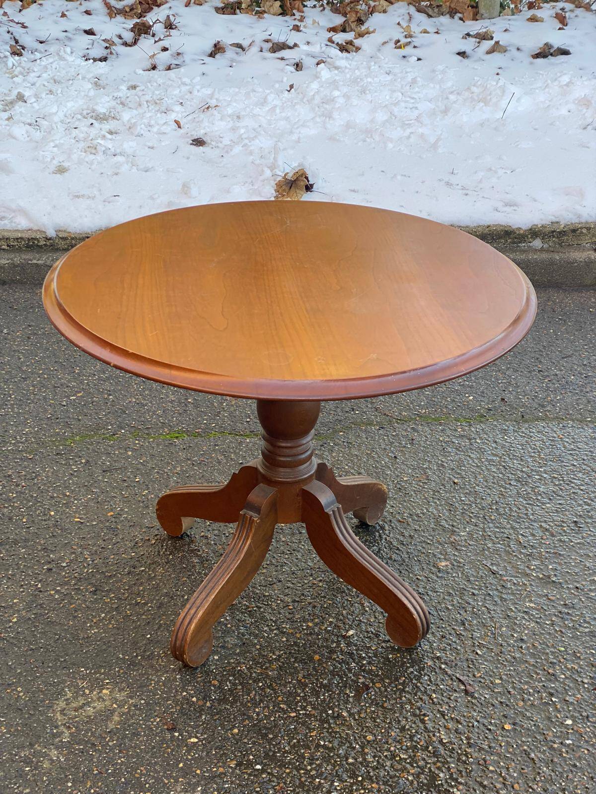 Round side table with a central solid wood leg from the 20th century.