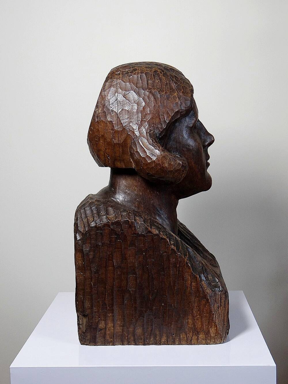 bust of a woman in solid wood carved with a gouge, 19th century