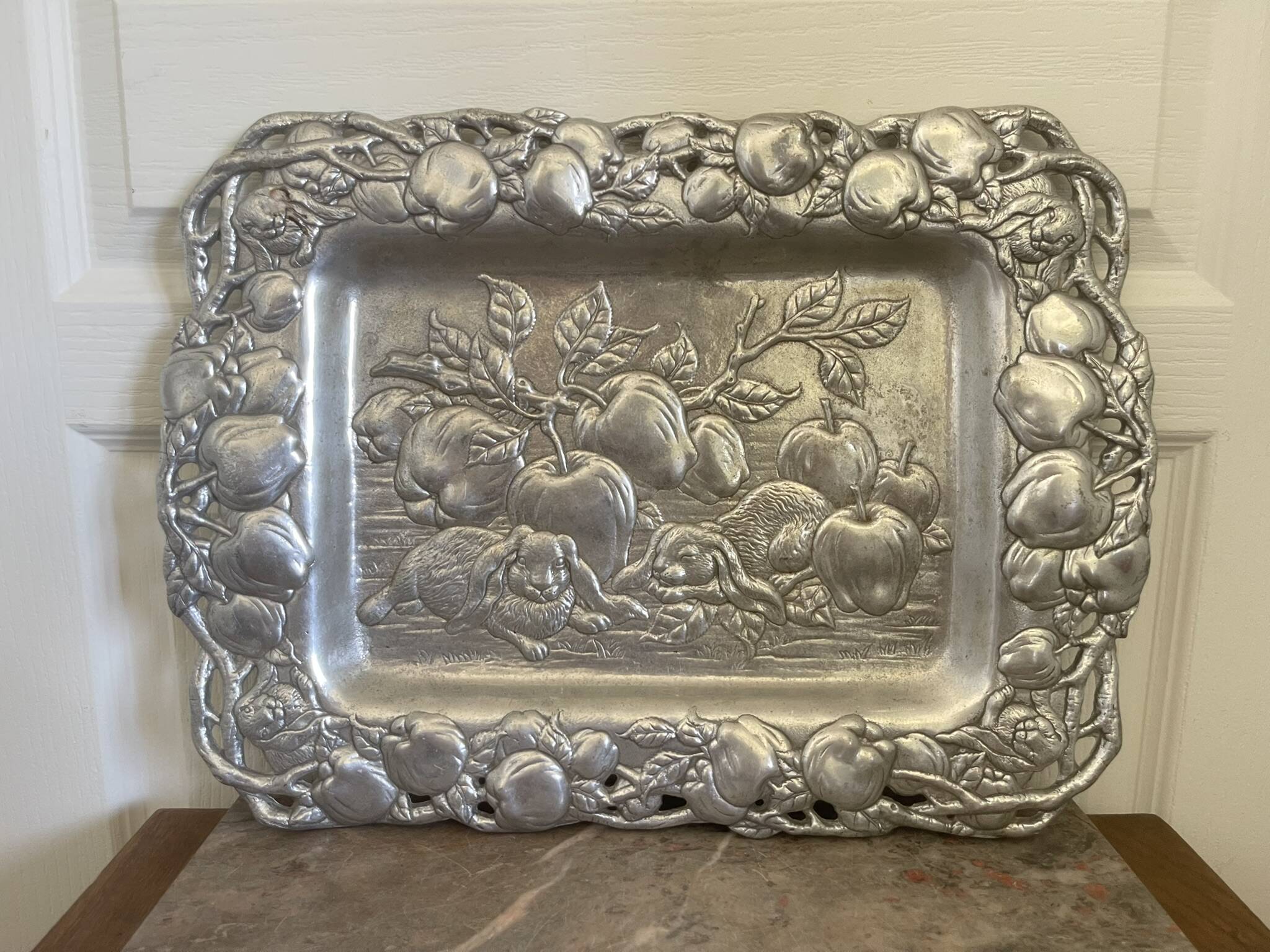 Vintage Arthur Court Designer Apple Bunnies Metal 1993 4