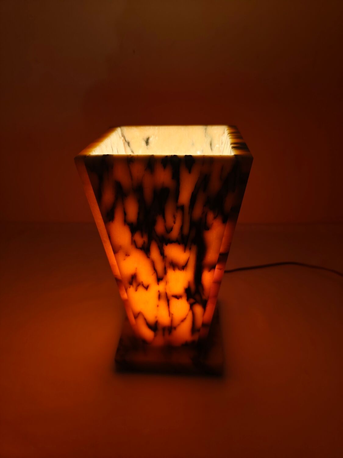 Lámpara de mesa de mármol. España, 1970s.