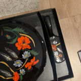 Dish with pie server