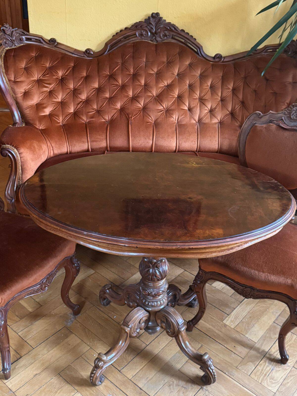 19th-century neo-Rococo antique canapé – Walnut structure