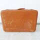 Valise de couleur cognac, valise dure