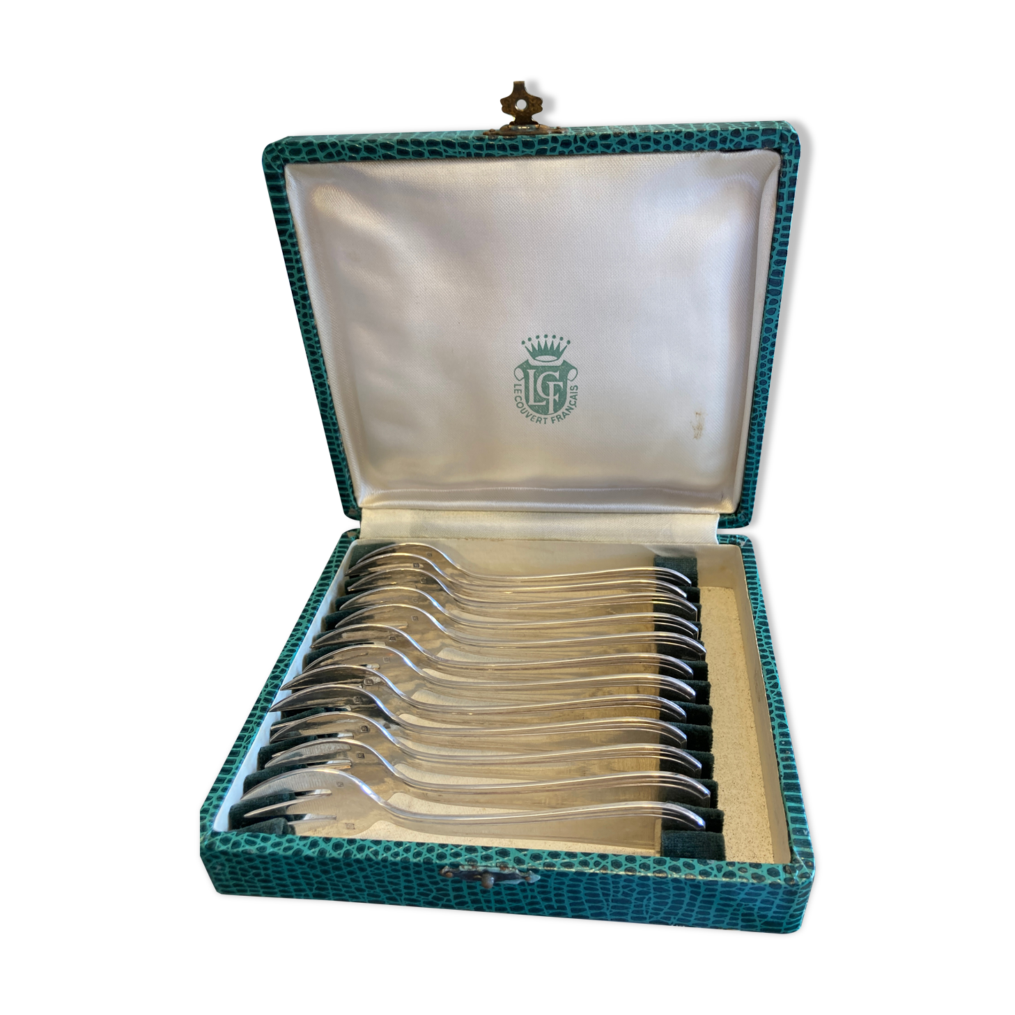 12 dessert forks, cake