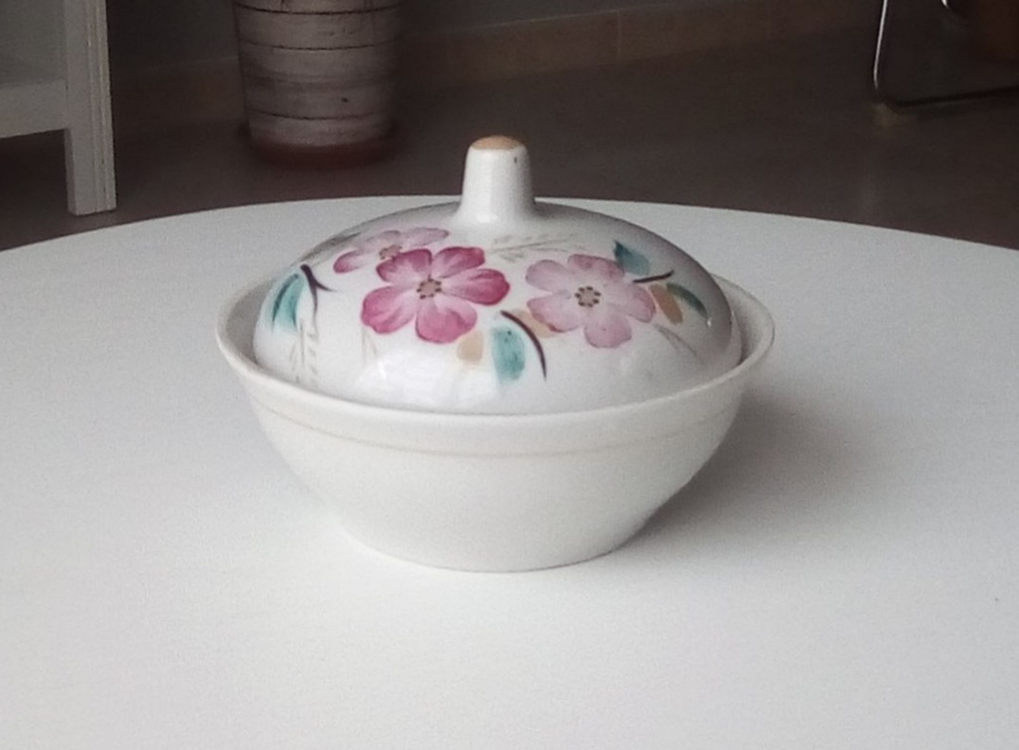Bonbonnière vintage en porcelaine