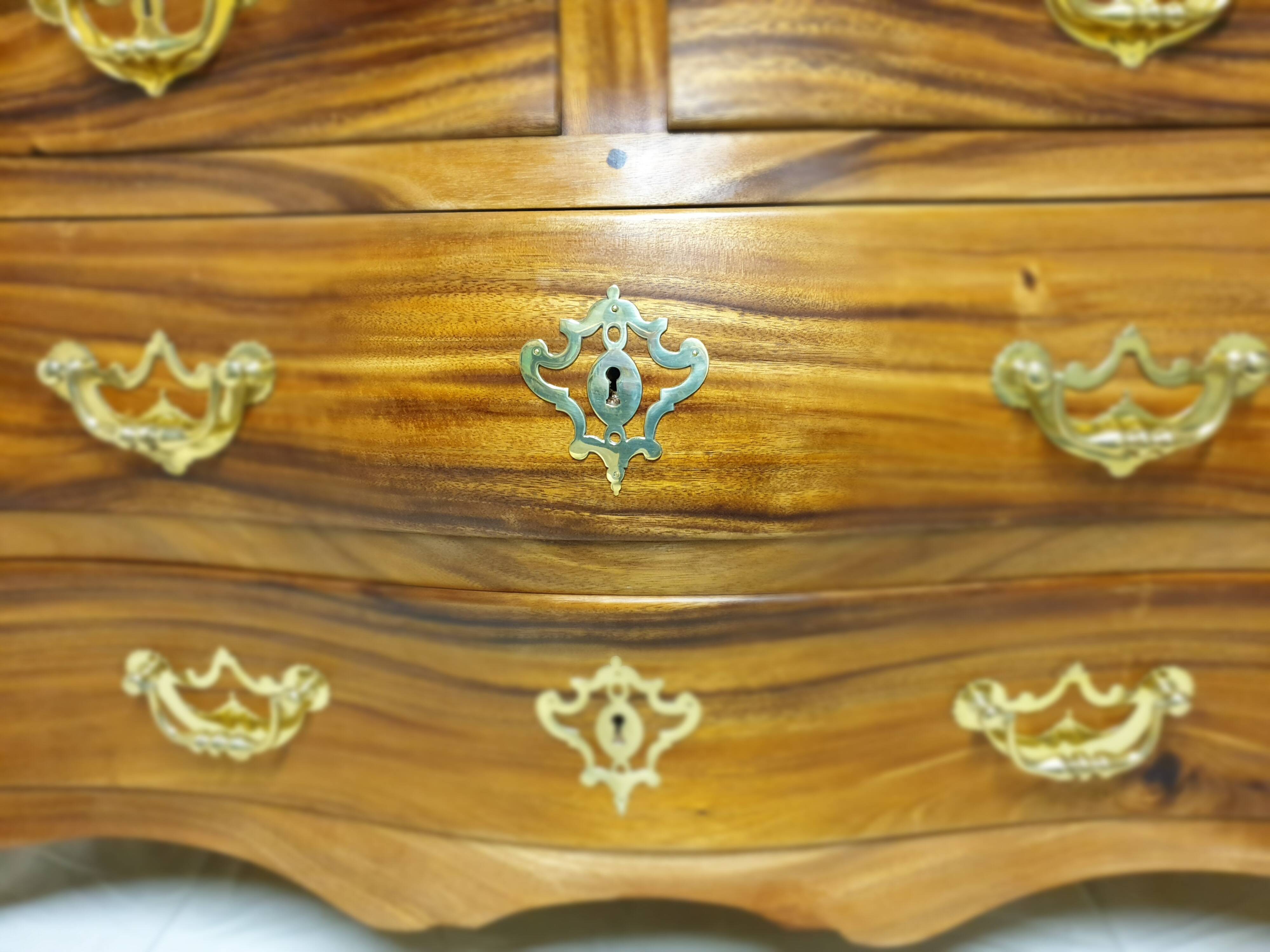 Louis XV Curved Malouine Chest of Drawers