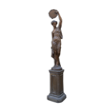 Statue de jardin en fonte 1900 " femme au tambourin"