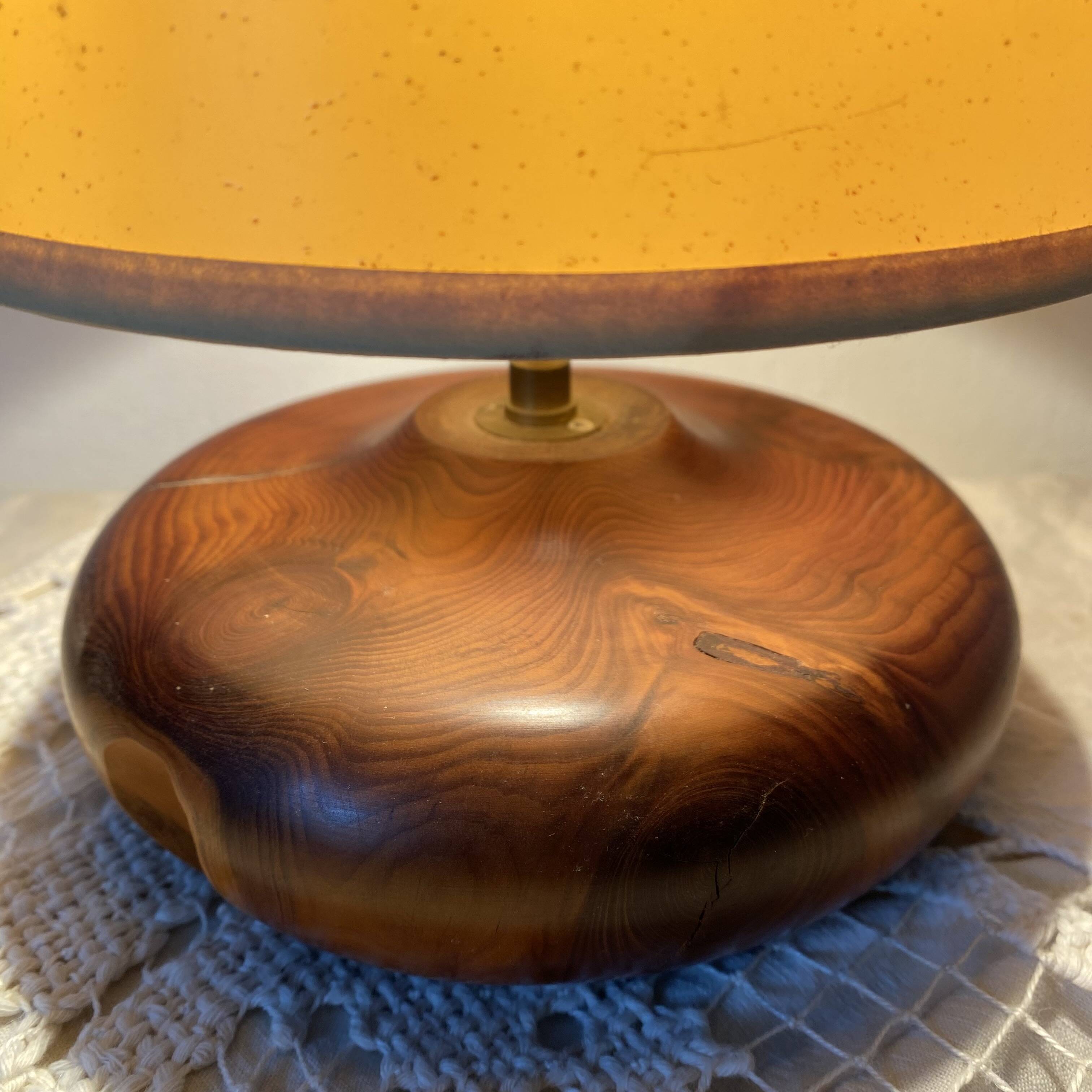 Vintage lamp with wooden base, 44 cm