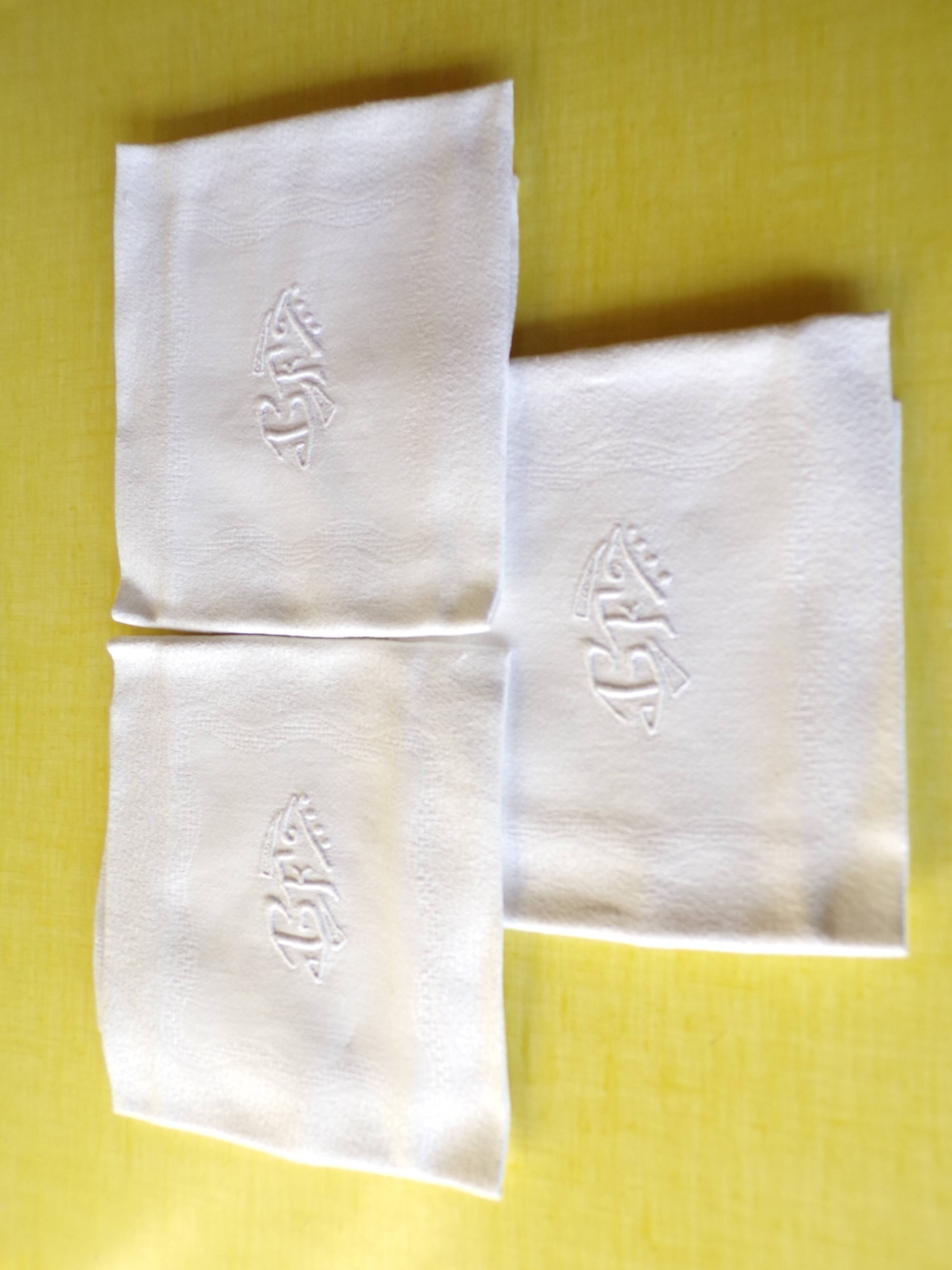 Lot of 3 towels monograms "GF"