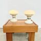 Paire de lampes champignon — Opaline blanche et métal laqué — Années 70