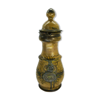 Pichet carafe avec couvercle, signé