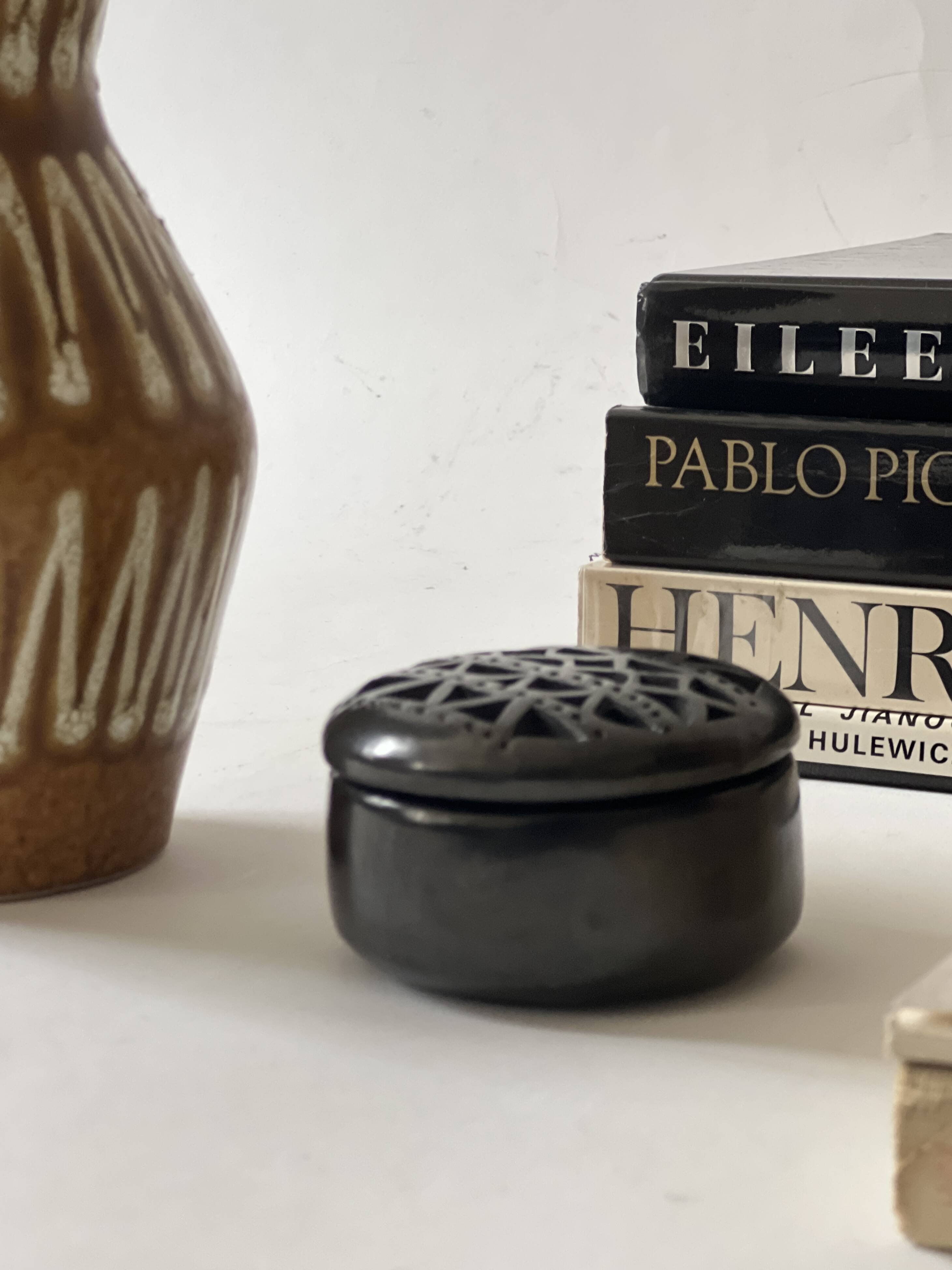 Empty pocket with black ceramic lid, Mexico 1980