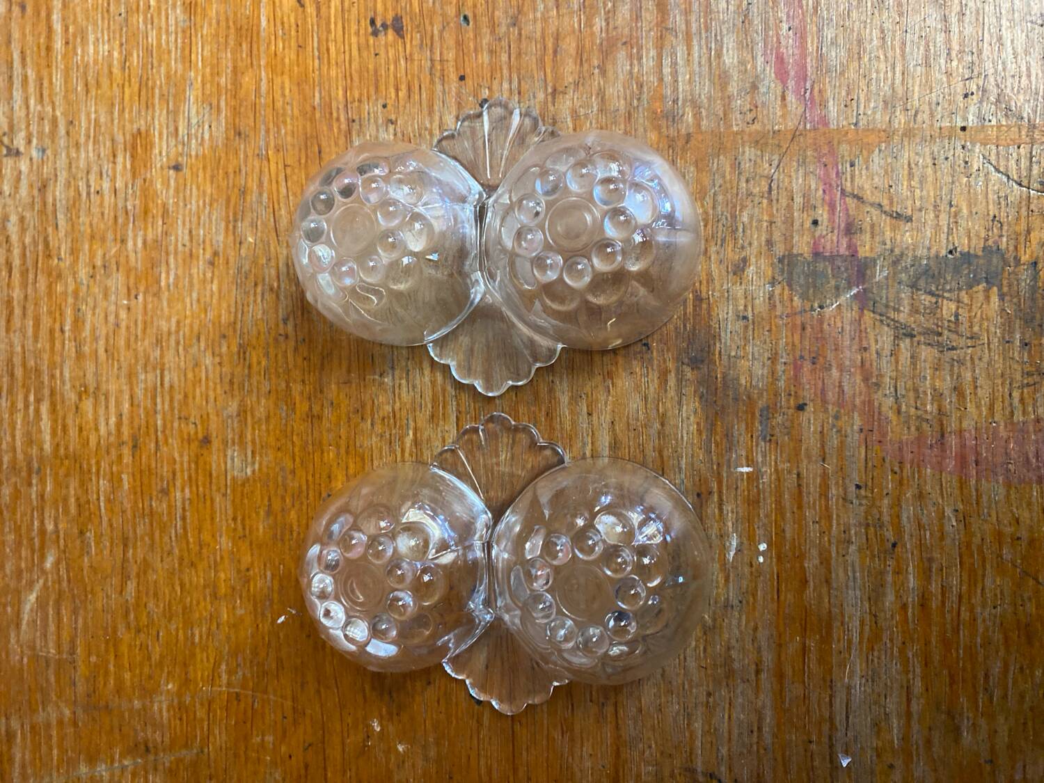 Paire De Saleron Ancien Art Déco Verre Moulé Salière Poivrier Vintage