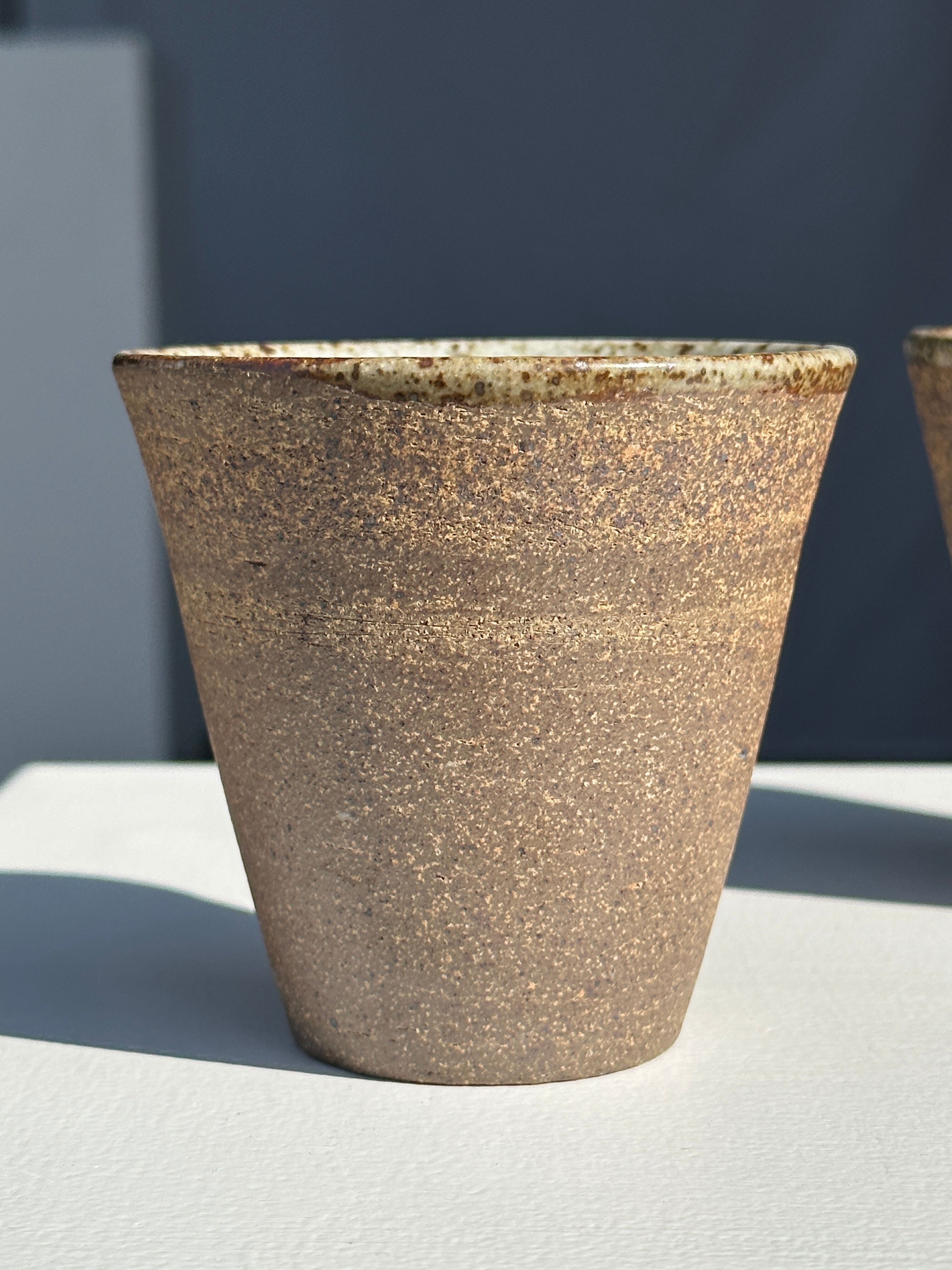 Lot de 2 tasses en céramique indonésienne (mat brun)