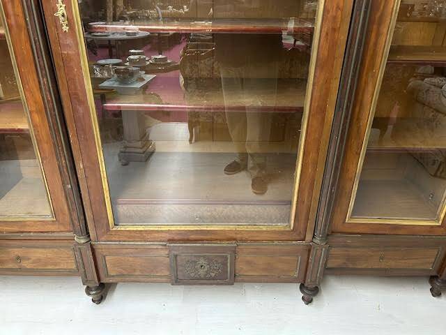 Large 3-door bookcase