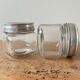 Lot de 2 bocaux anciens avec couvercles en aluminium
