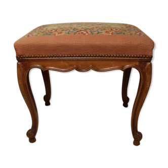 Piano bench bench bench end of bed