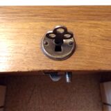 Vertical binder with curtain