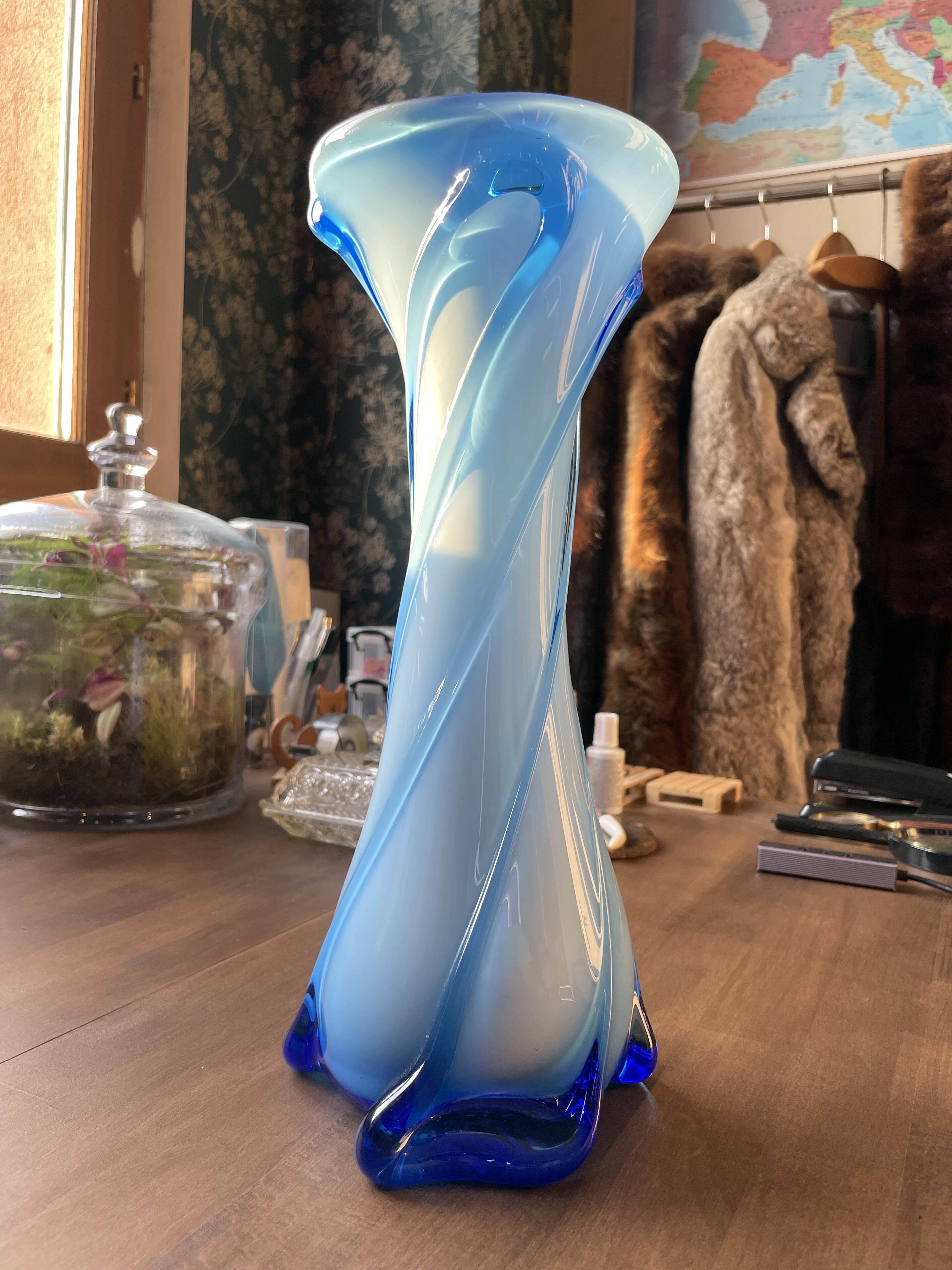 Large twisted blue vase made of Empoli glass, Tuscany, Florence (1950, Italy)