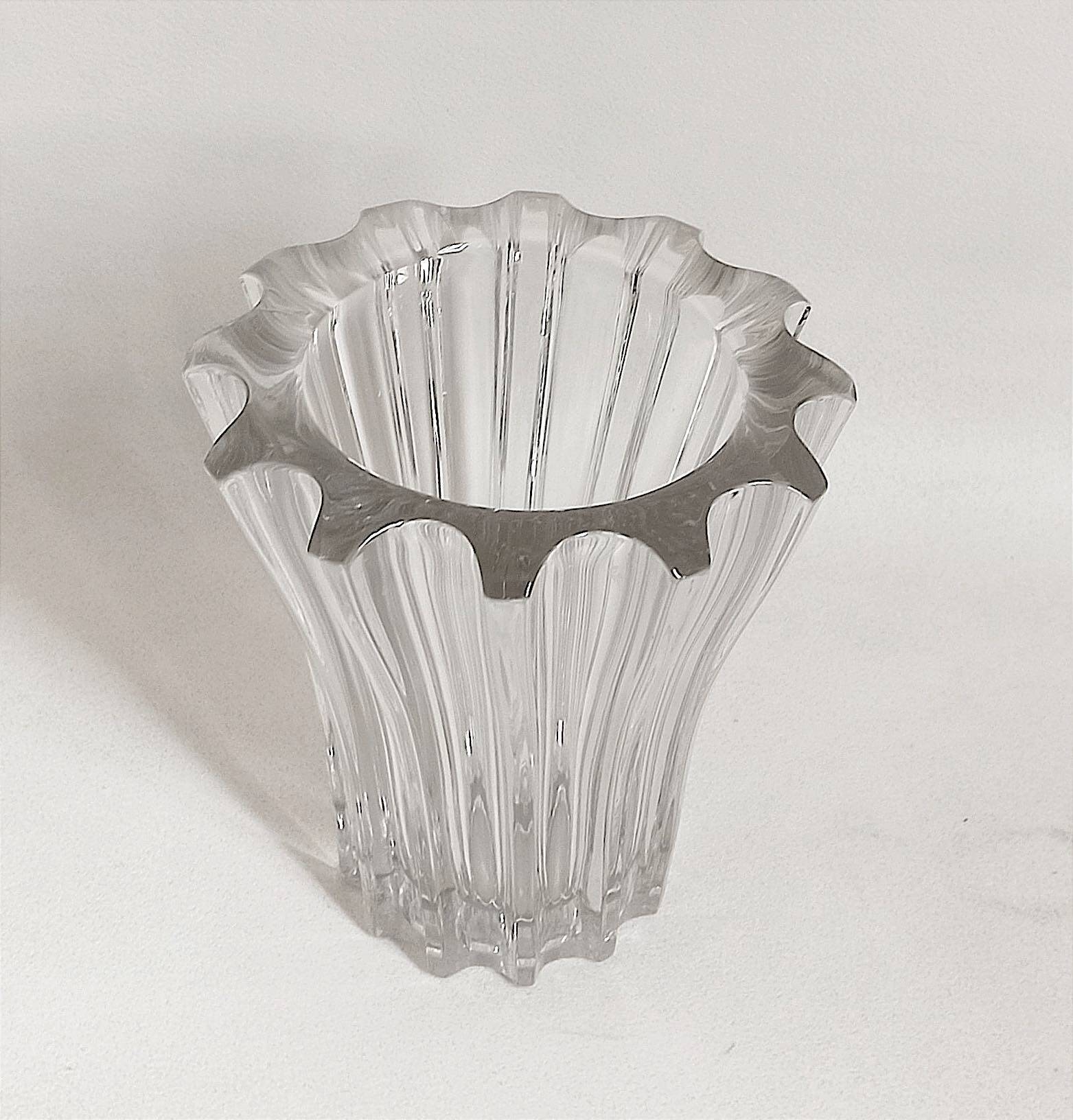 Art Deco vase Pierre D'Avesn molded glass Height 17 cm