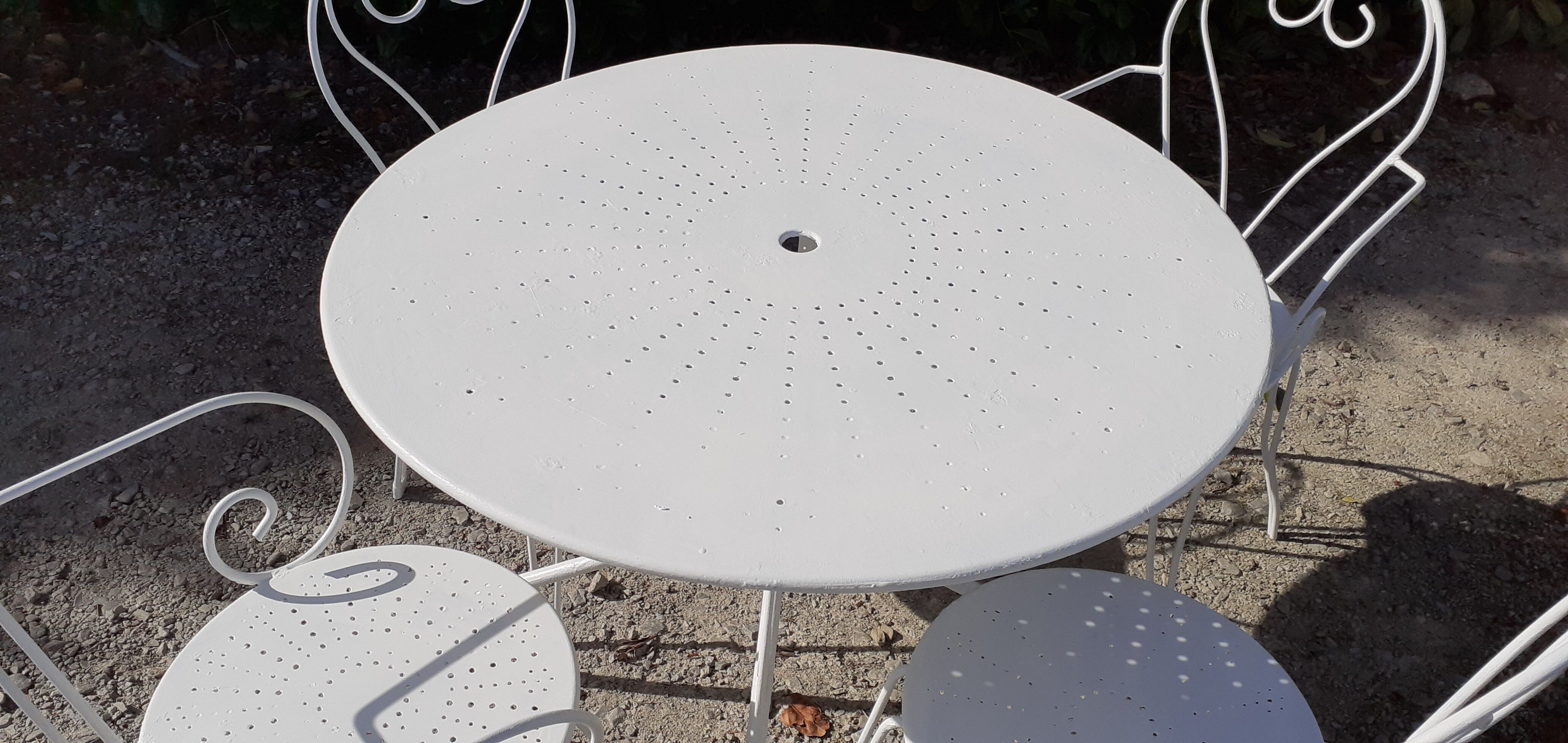 Garden lounge 1 table 2 chairs 2 white wrought iron chairs