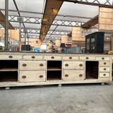 Huge store counter at the beginning of the 20th century