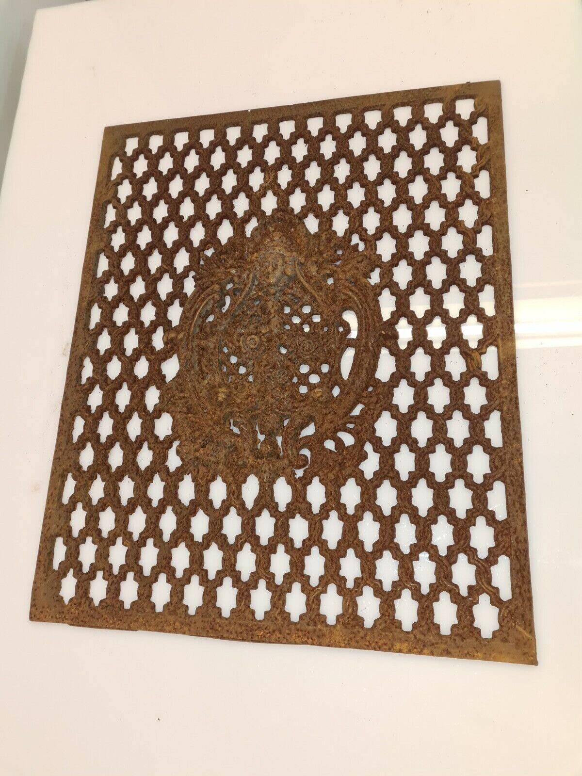 Grille de porte en fonte