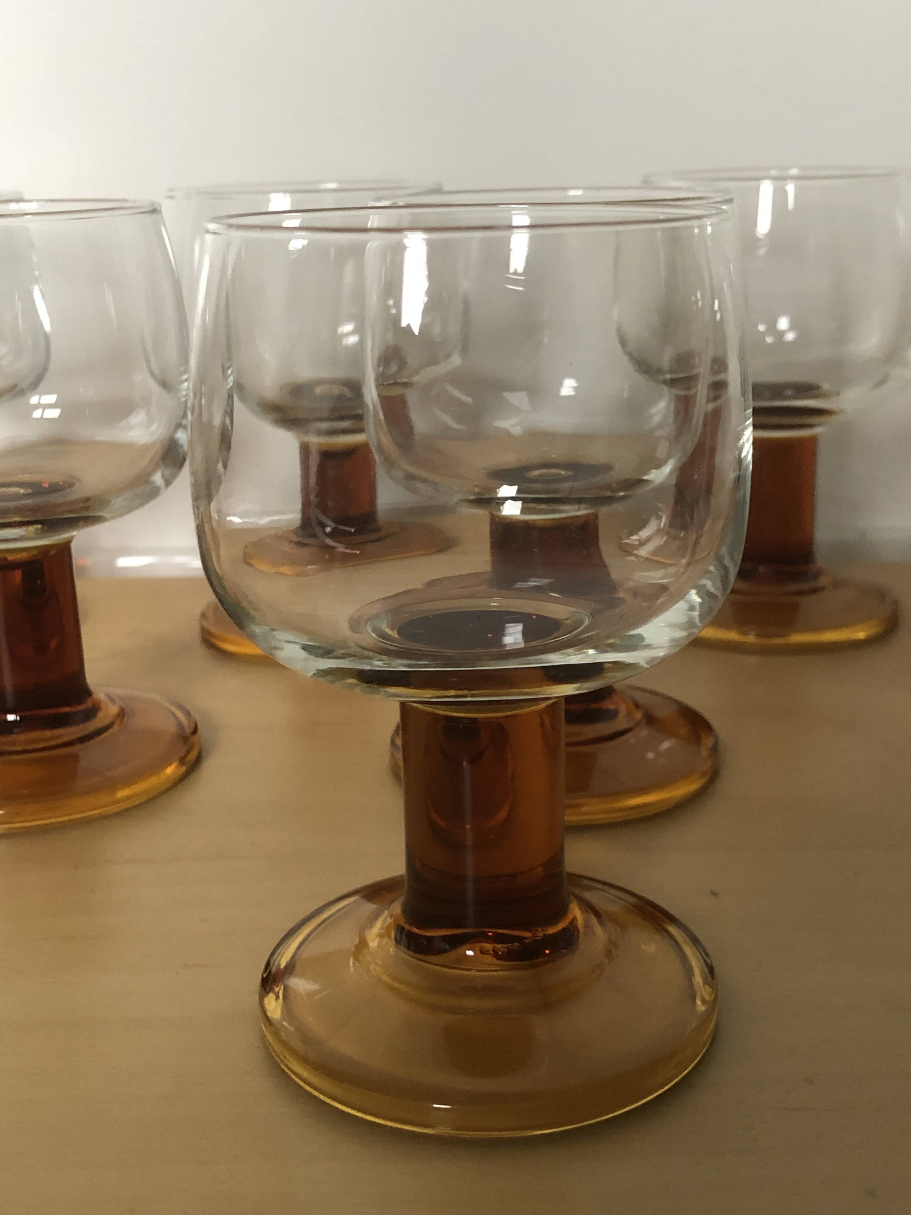 Lot 8 verres ambrés années 60