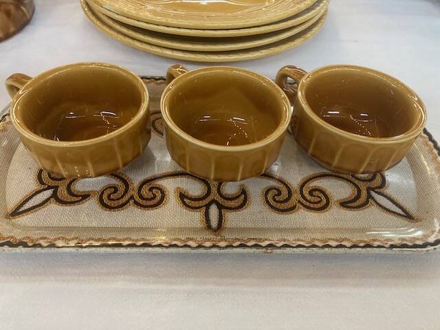 3 Parisian Cafés espresso cups on their small tray