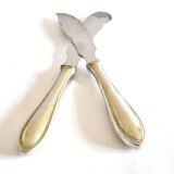 Two antique service knives in silver-plated metal, pearl frieze gowe alpacca.