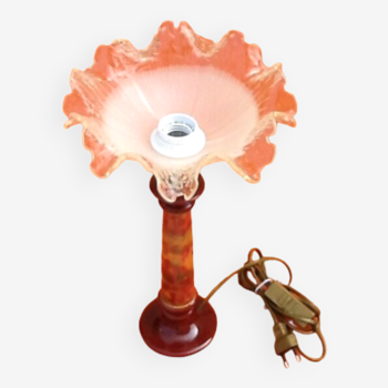 Lampe monteuse sur pied douche céramique marbrée abat-jour polylobe verre