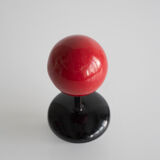 Black and red patère
