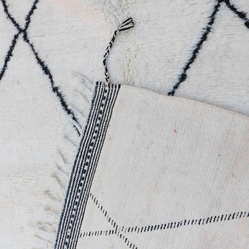 Moroccan Berber style rug 3 x 2 m