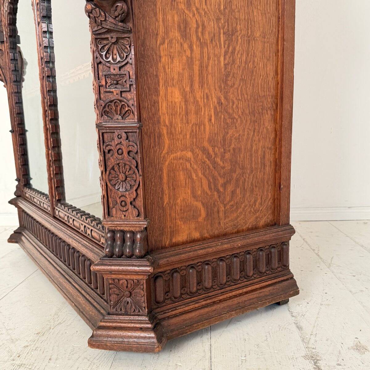 Antique Neo-Renaissance Oak Bookcase with Figural Carvings, 1870