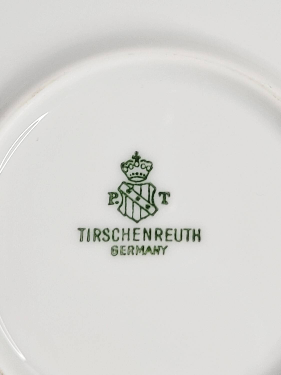 Round antique plate in gilded porcelain, Tirschenreuth, Bavaria