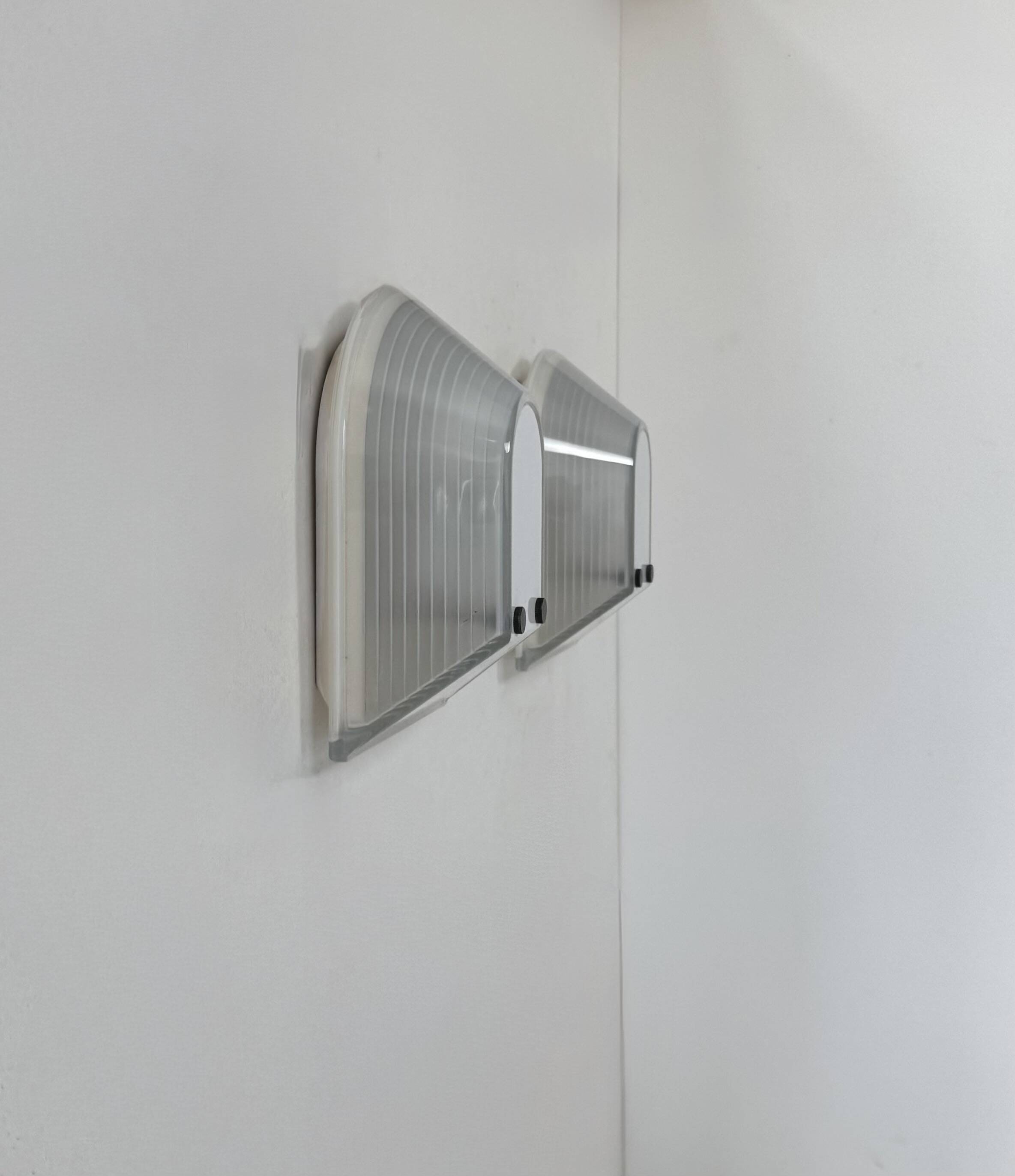 Pair of Tesi wall lights by Roberto Fiorato, Prisma, frosted glass Italy 1980