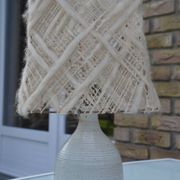 Lampe en grès et laine années 70