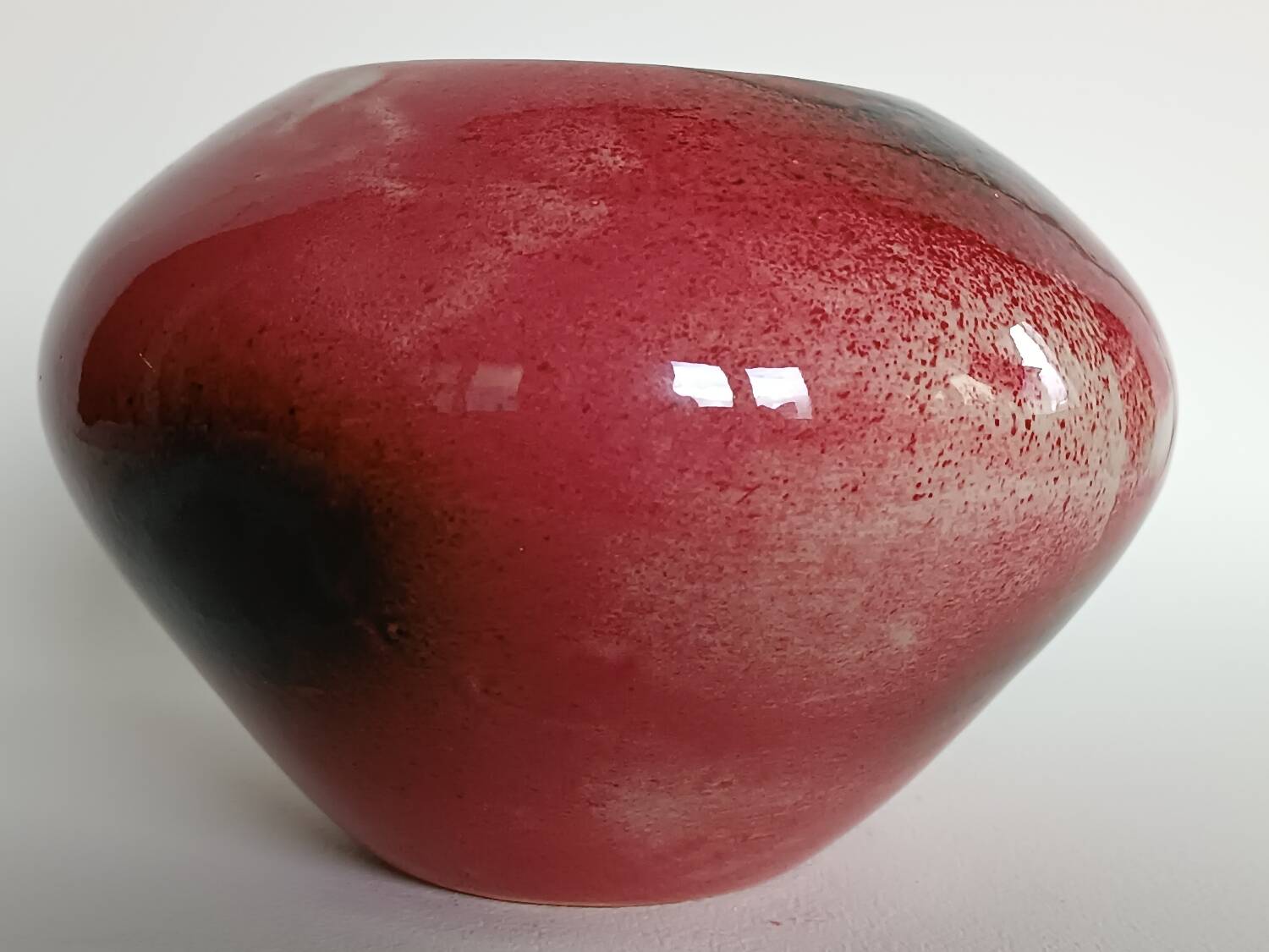 Max Idlas pink ceramic ball vase