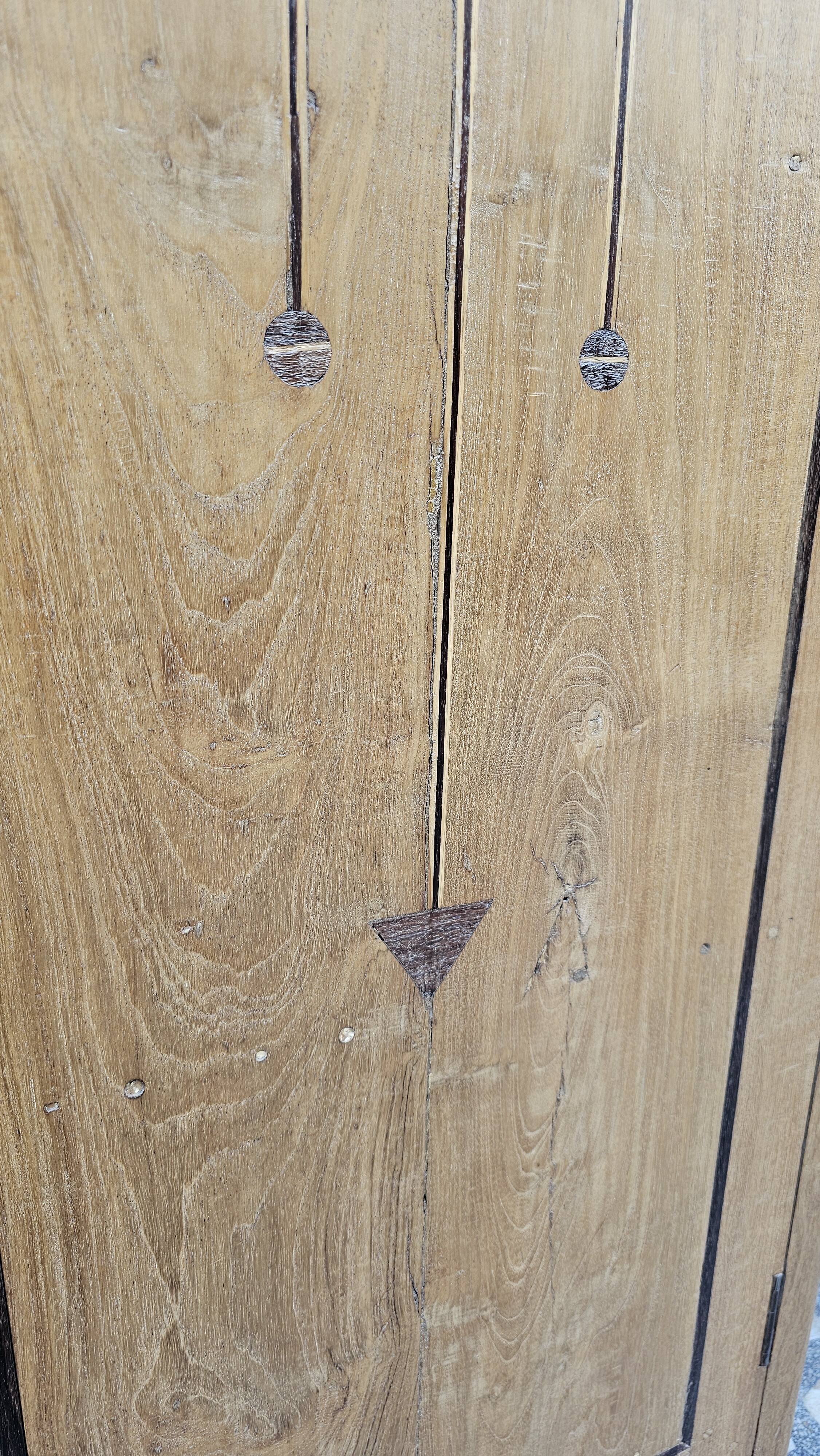 Ancienne armoire Art déco en teck birman
