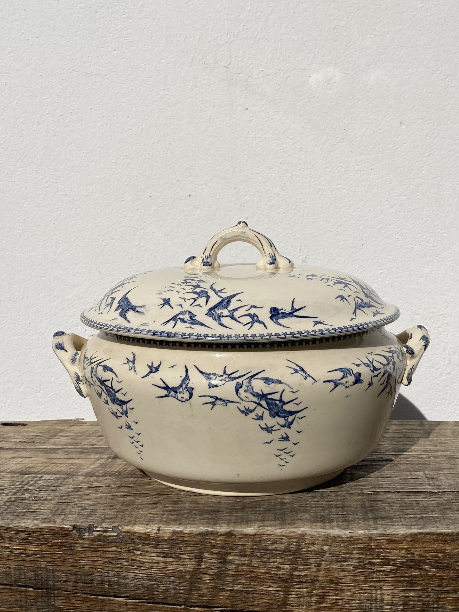 Iron earth tureen, Hirondelle model from the Lafitte factory in Bordeaux - old earthenware