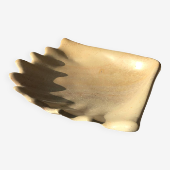 Shell-shaped soap dish in hard stone