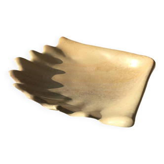 Shell-shaped soap dish in hard stone