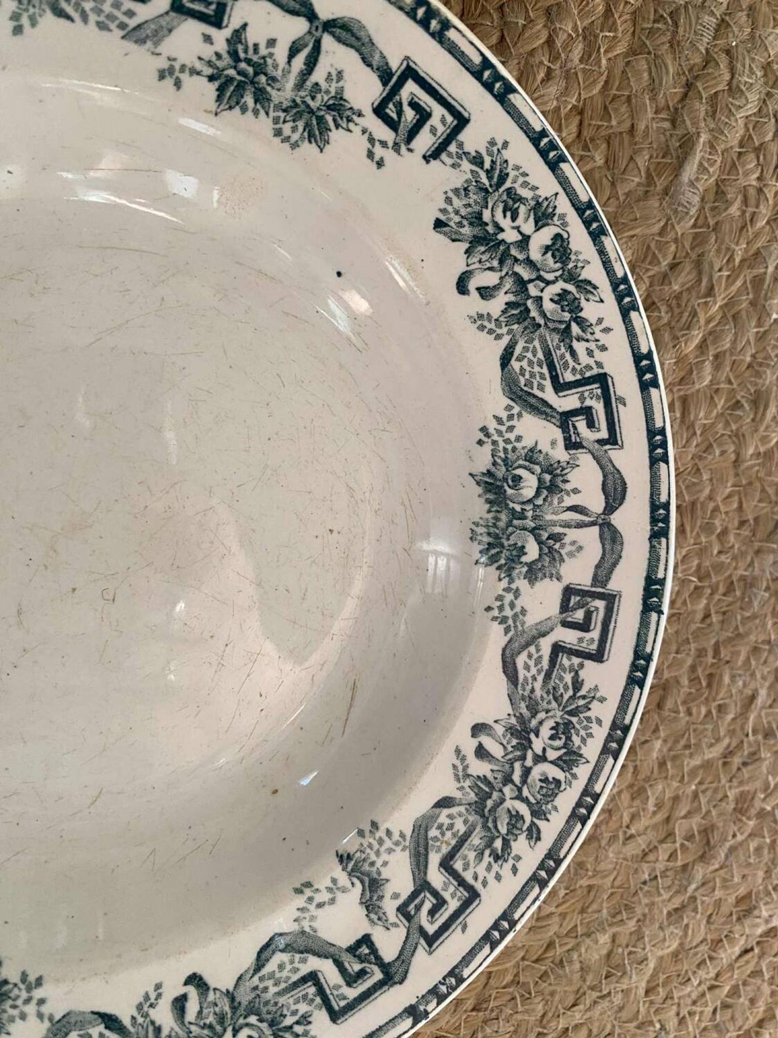 Assiettes creuses anciennes pour 2 modèles.