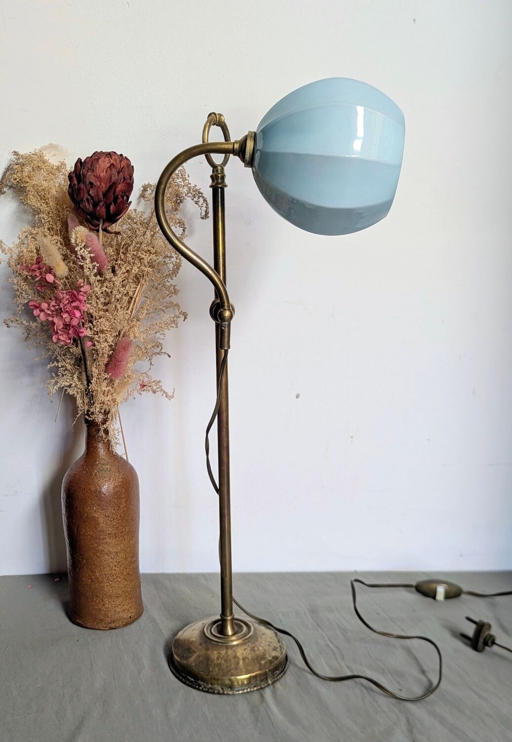 Vintage desk lamp for student notaries