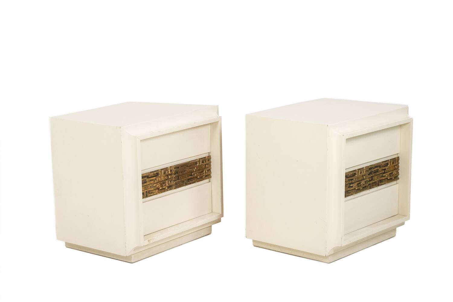 Luciano Frigerio. Pair of lacquered wood and bronze bedside tables. 1970s.